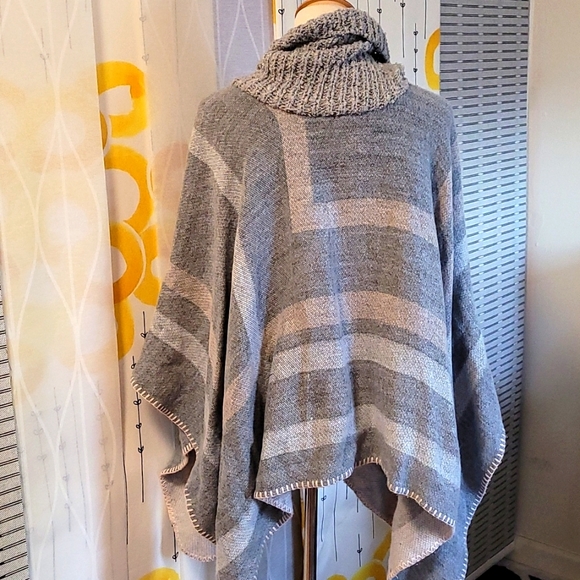 Cowls Neck Wool Shaw - Picture 3 of 3